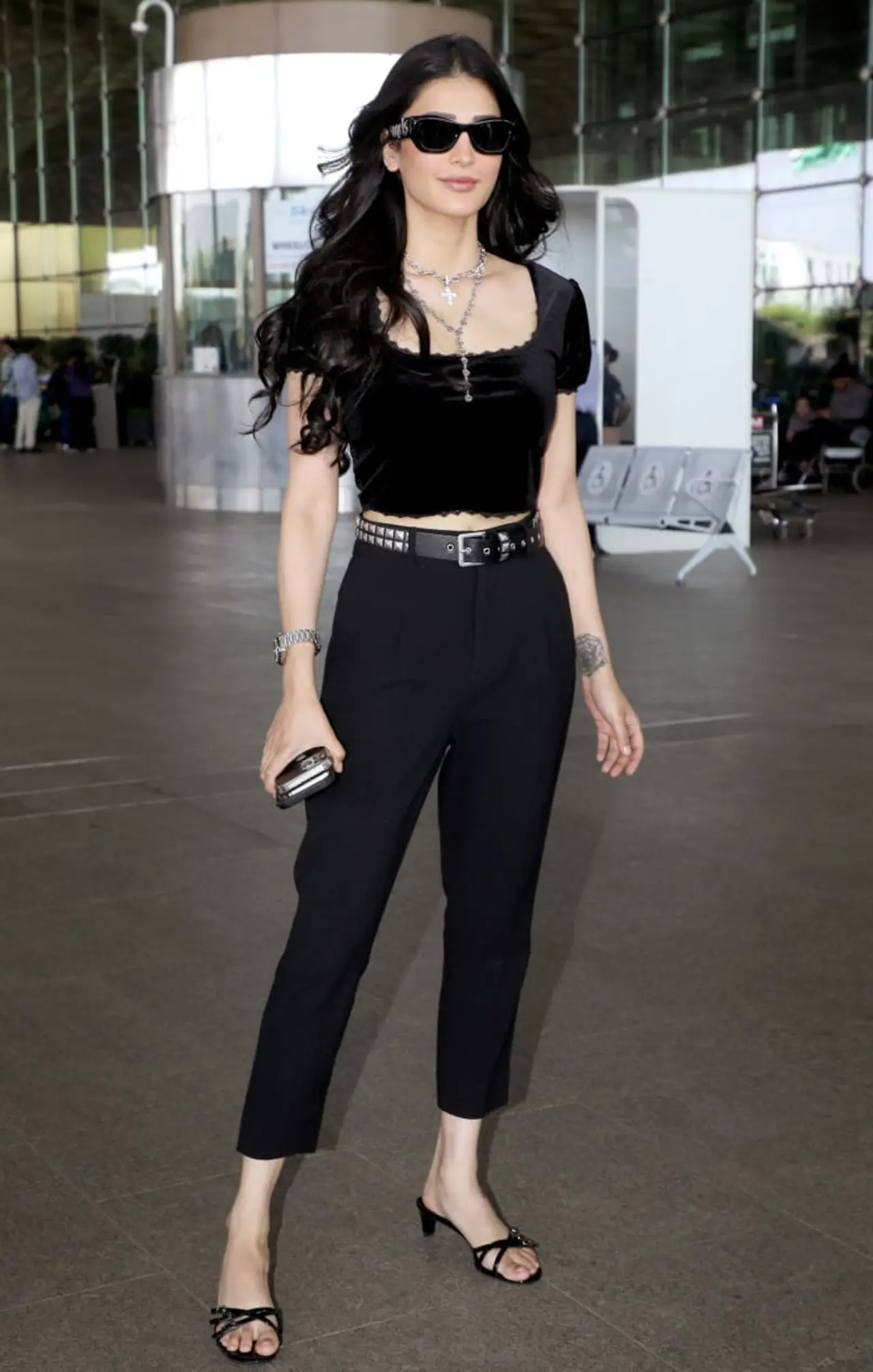 Shruti Haasan looked mesmerising at airport in an all-black look. She spoted a balck croptop with bottoms as she ppsed for paps.